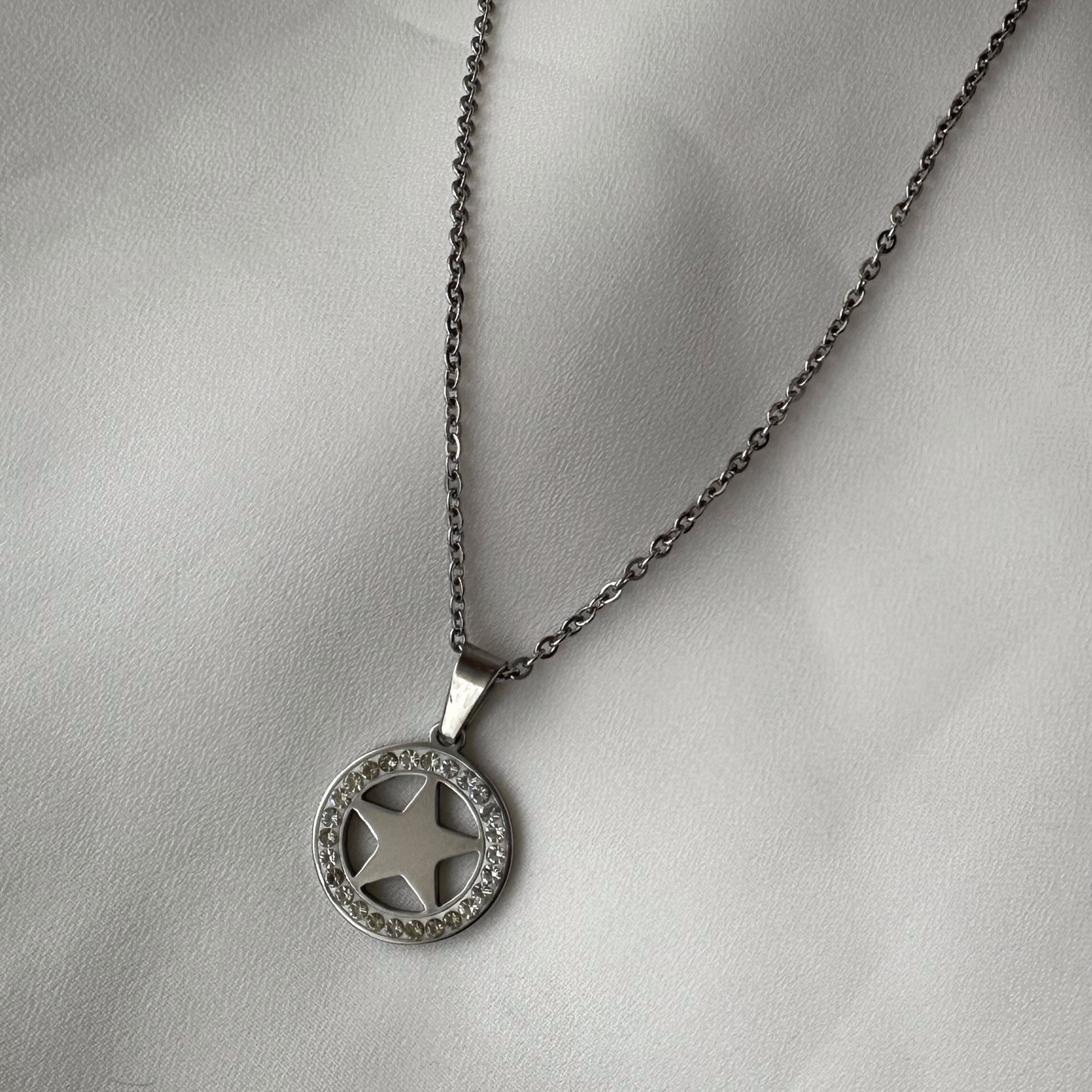 Colar com brilhantes