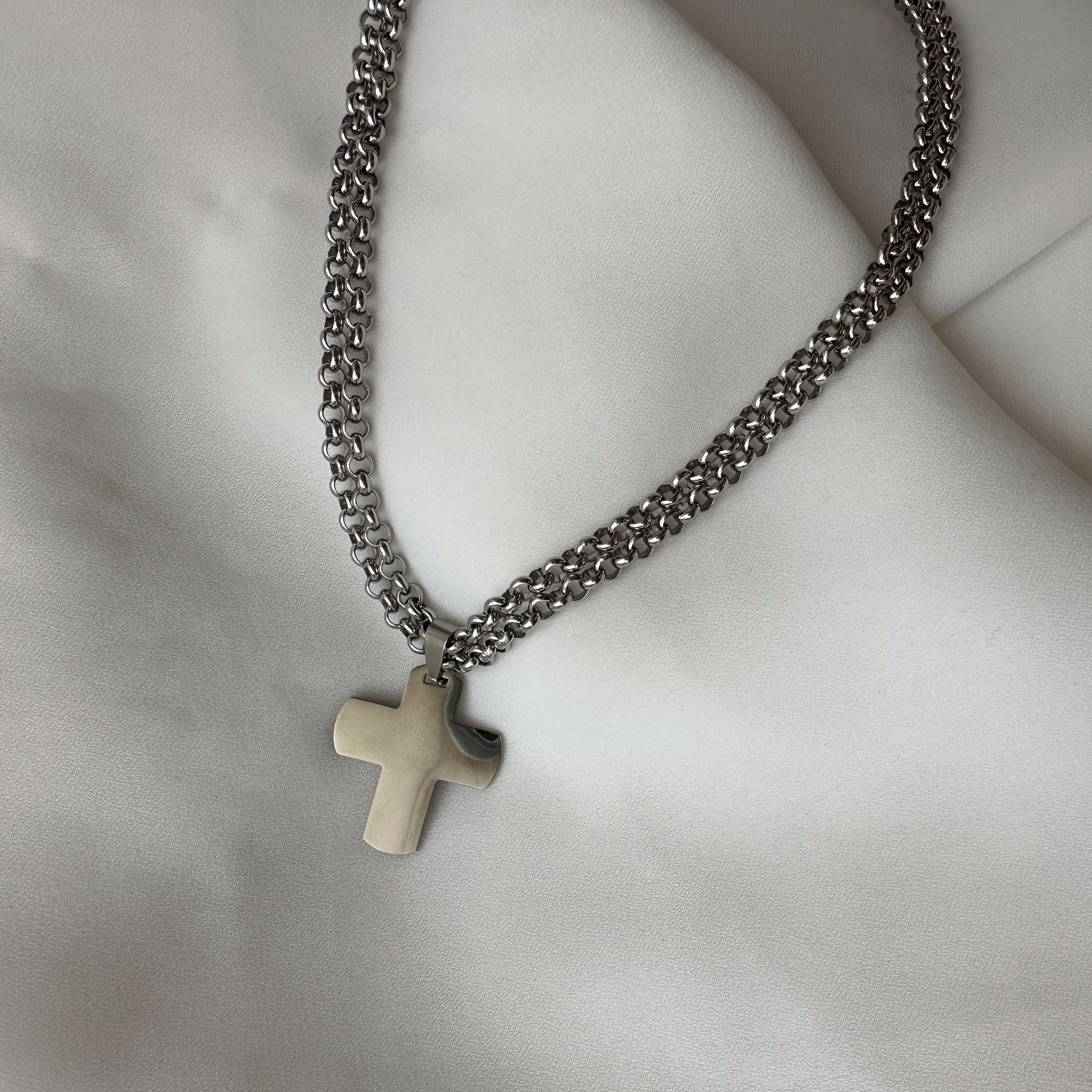 Colar cruz plana (2 voltas)